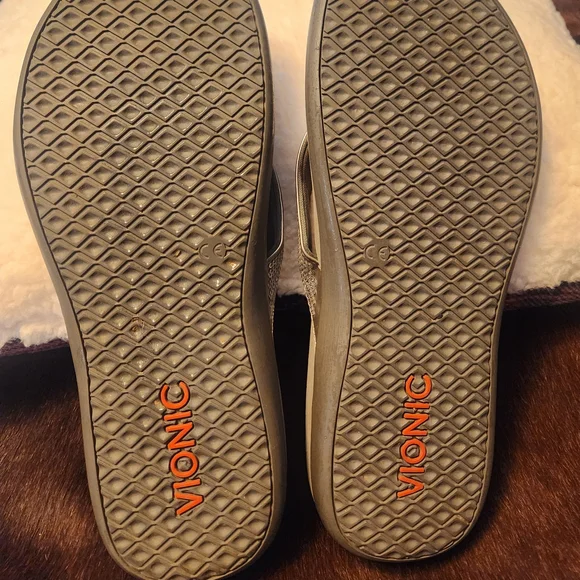 Vionic Women's Gray Sandals - Picture 2 of 2